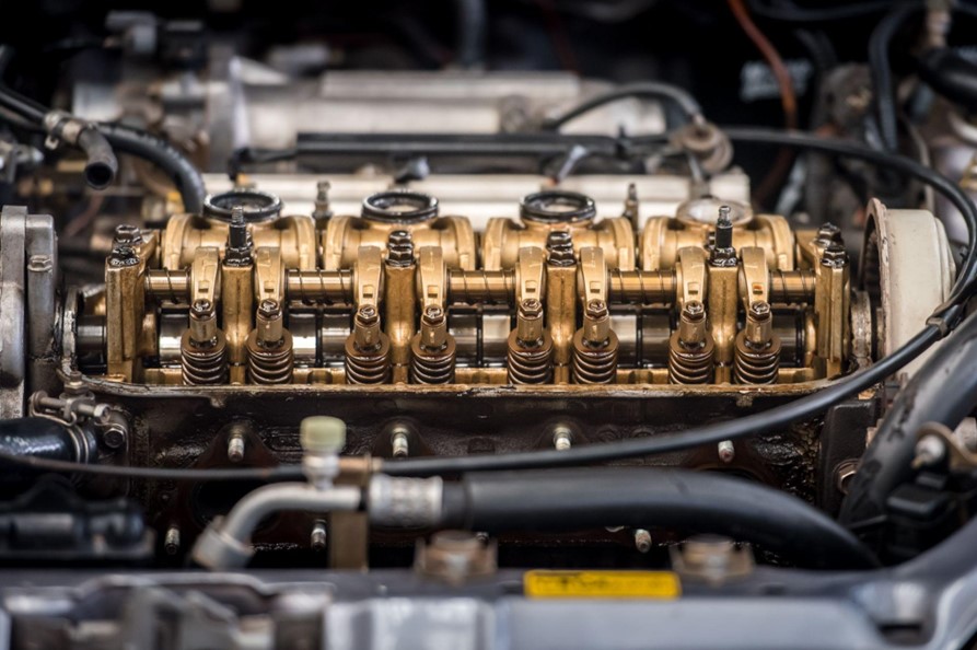 Car engine with damaged engine block seals