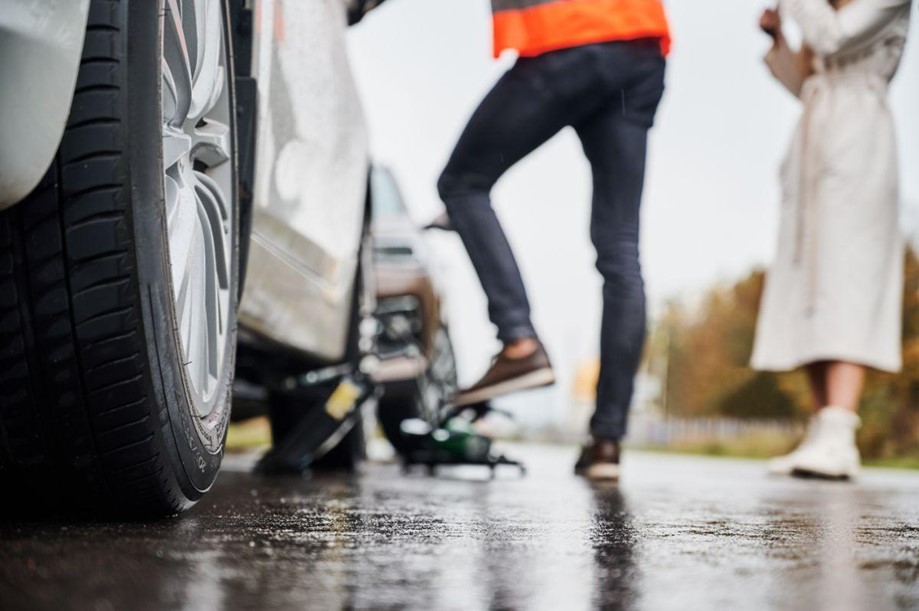 Fixing A Flat Car Tyre