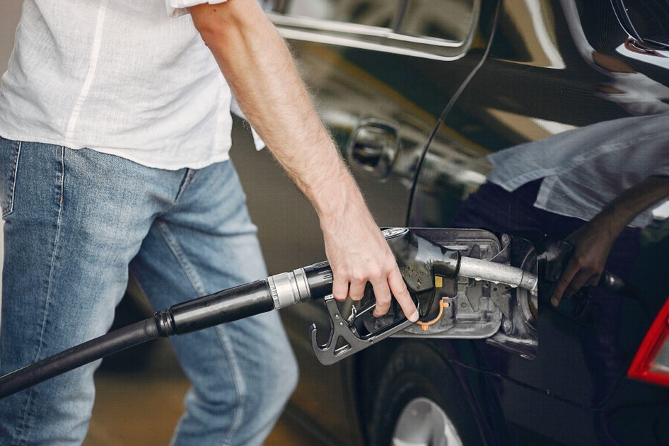 Refuelling petrol