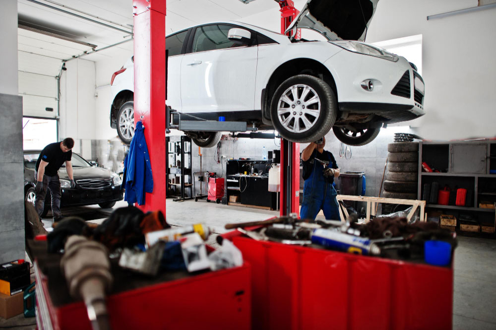 Clean and organised BMW service centre facility