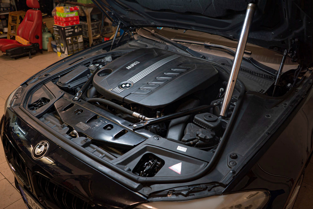 BMW service centre equipment and diagnostic technology